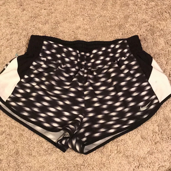 Nike dri-fit shorts - Picture 1 of 2